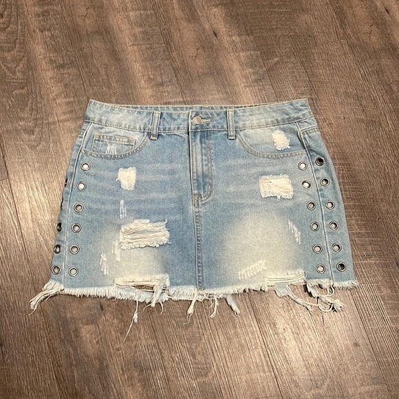 LITZ Dresses & Skirts - LITZ GROMMET DISTRESSED MINI SKIRT